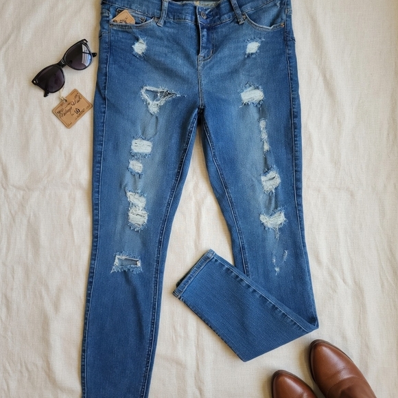 Torrid Distressed Skinny Jeans Size 16T - Picture 3 of 7
